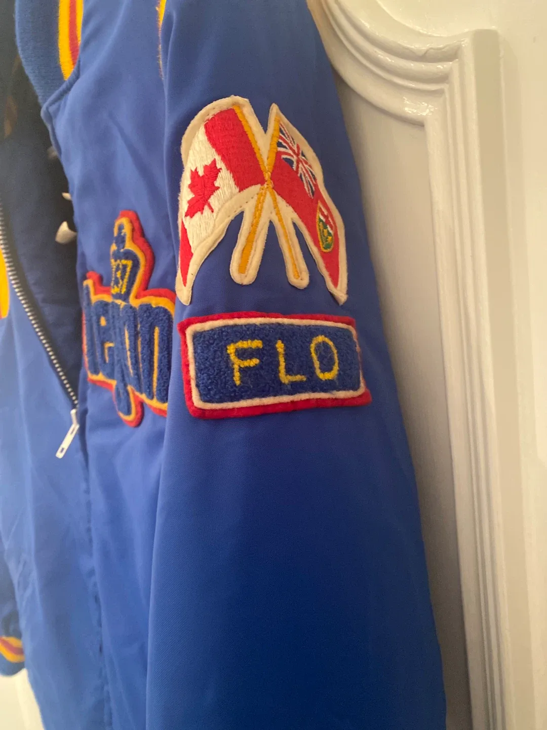 Women’s legion jacket image indicator(2)