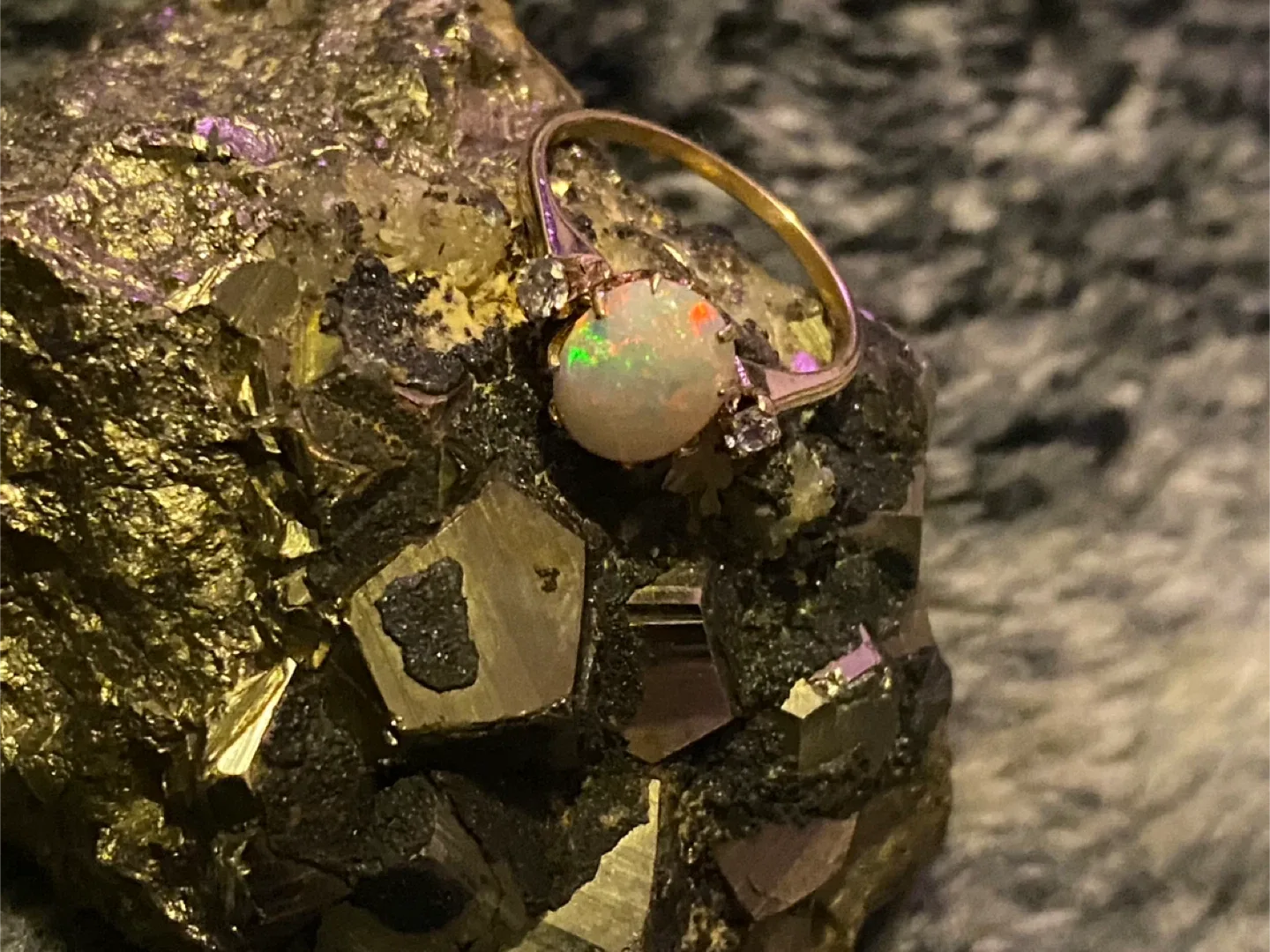 Opal Gemstone Ring image indicator(2)