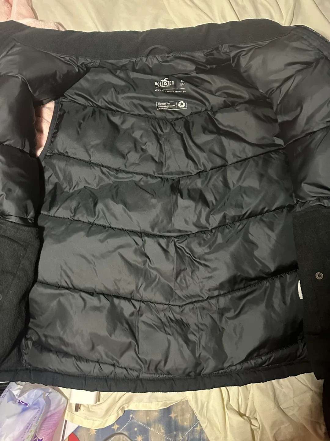Hollister Black Puffer Vest XL image indicator(2)