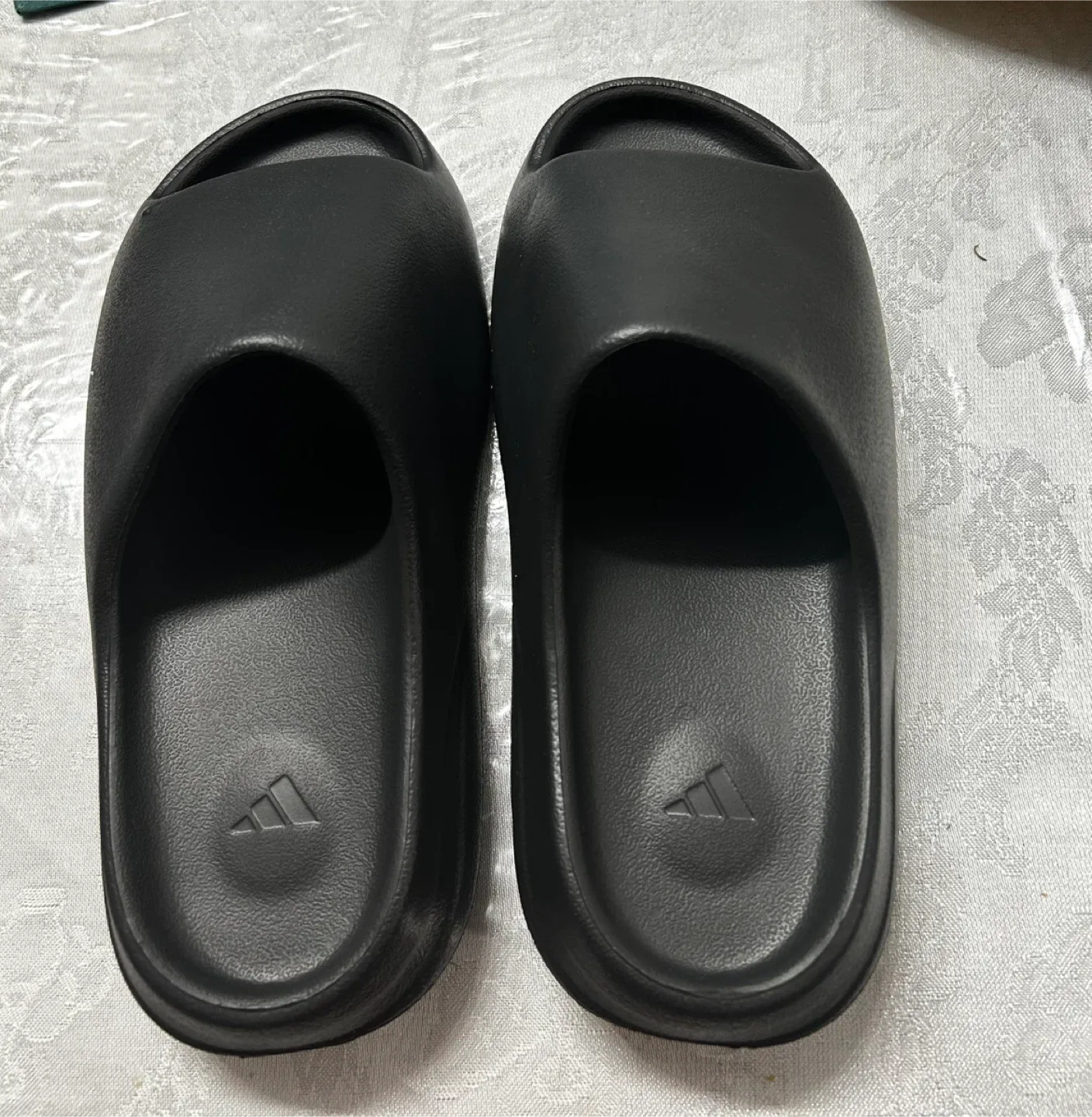 Adidas Yeezy Slide Onyx image indicator(2)