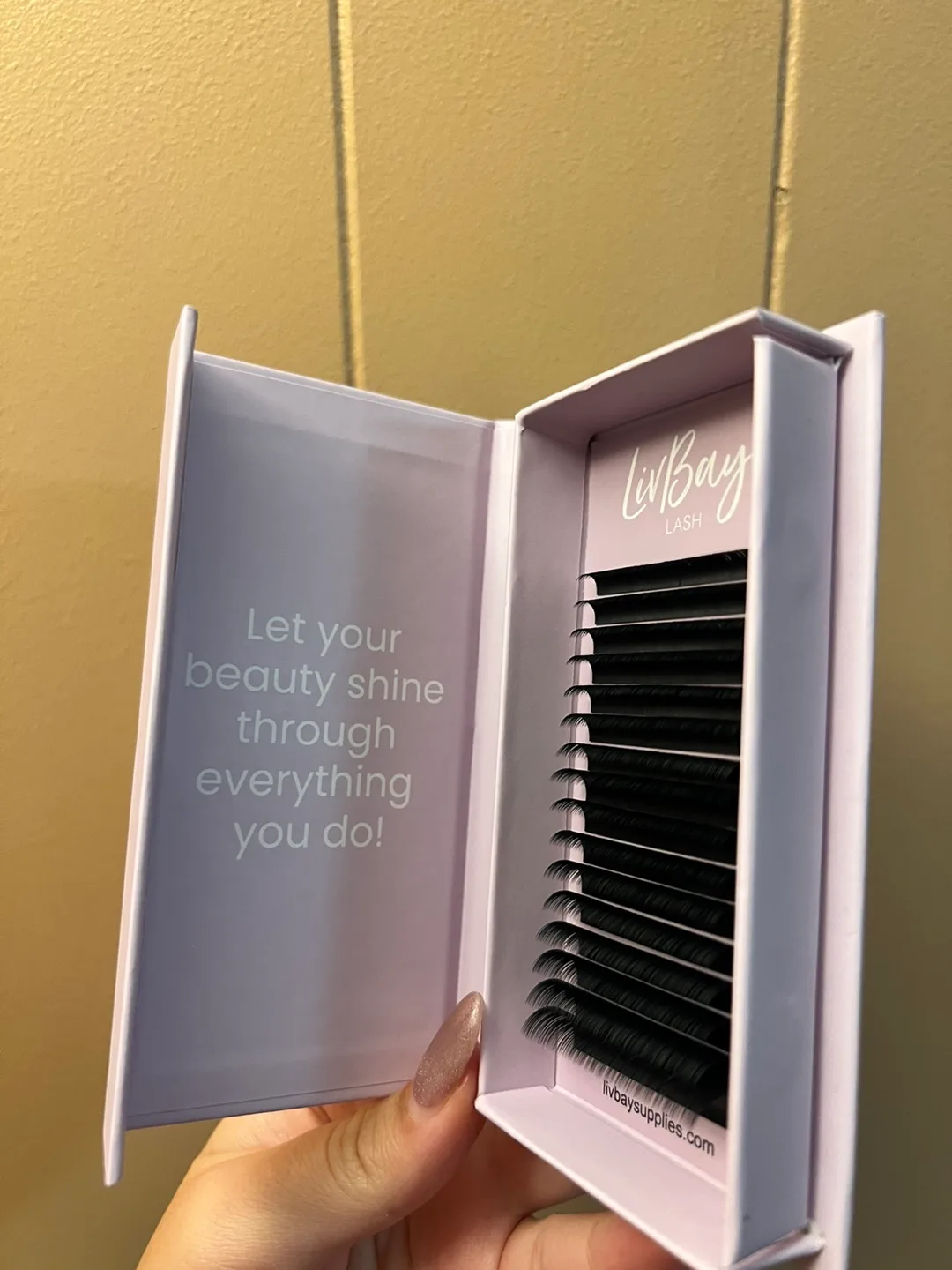 LivBay Lash Cloud 9 .15 D Mix 7-17mm Lashes image indicator(2)