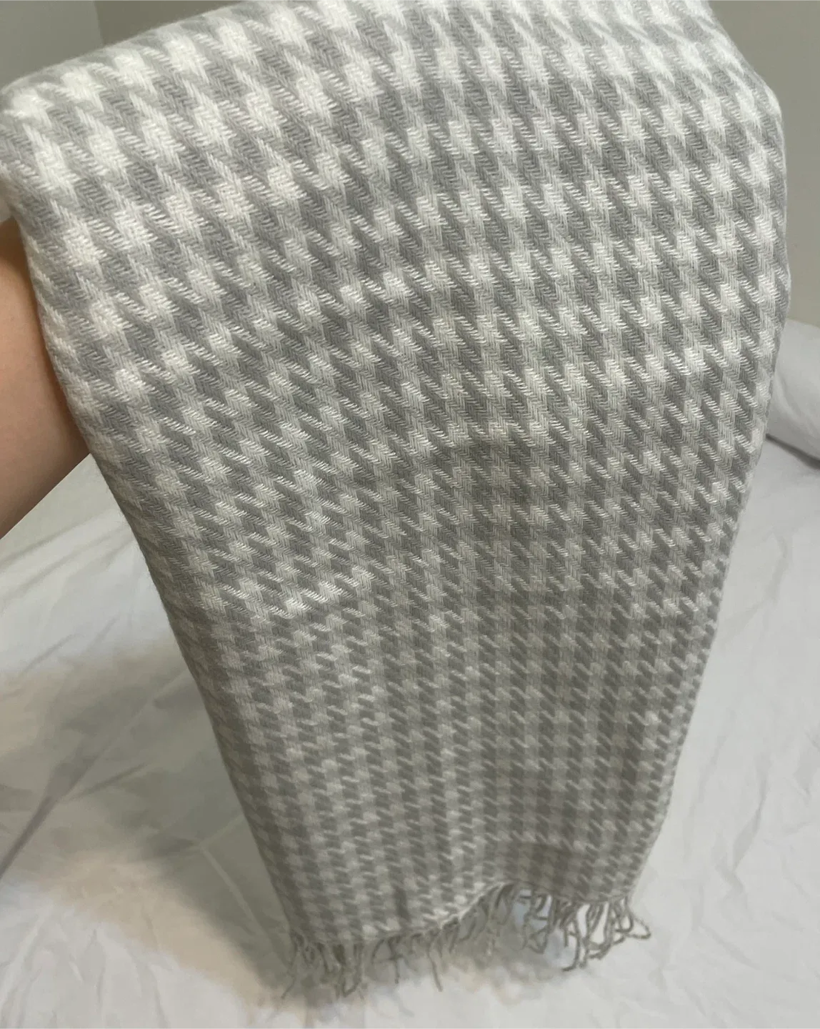 Wool muffler Grey & White image indicator(2)