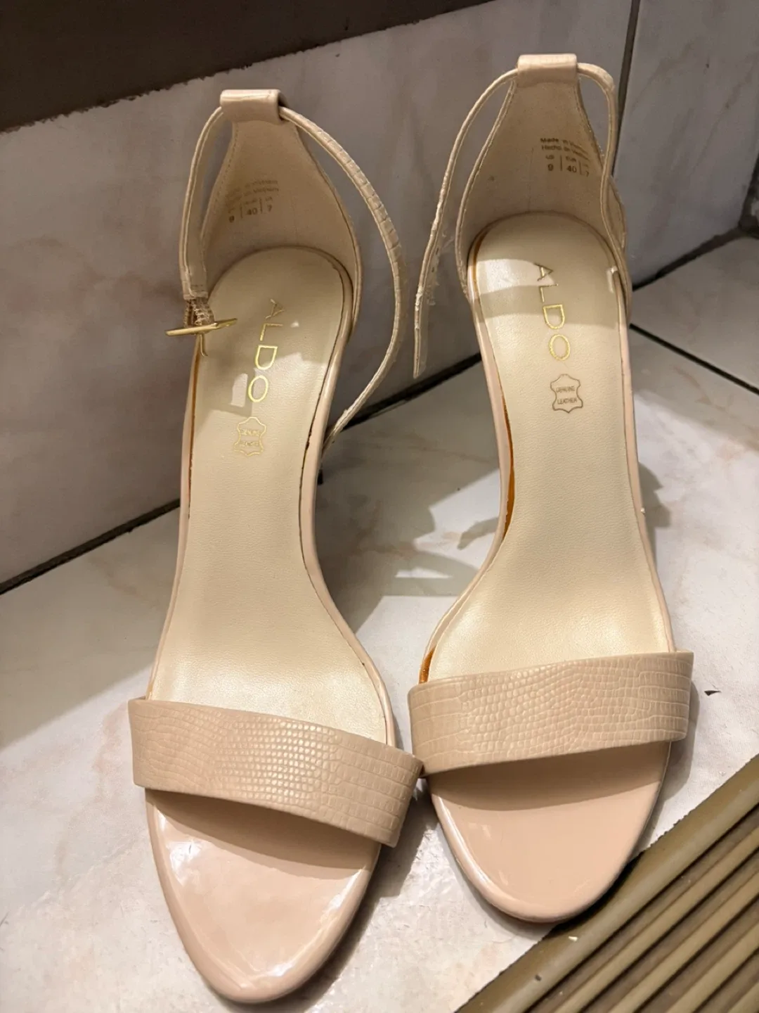 Aldo Heels Size 9 Beige