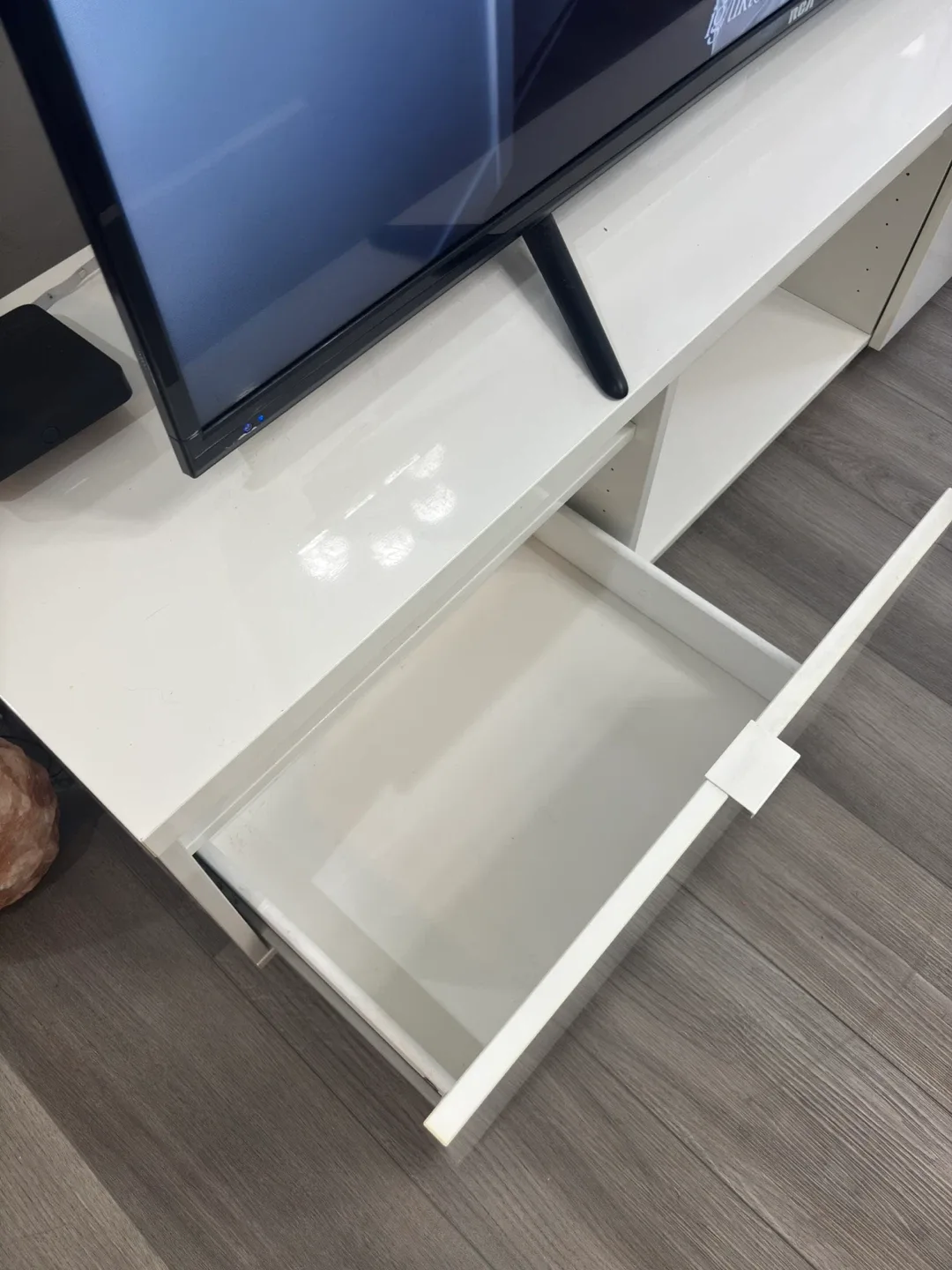 IKEA BYÅS TV Bench - High Gloss White image indicator(2)