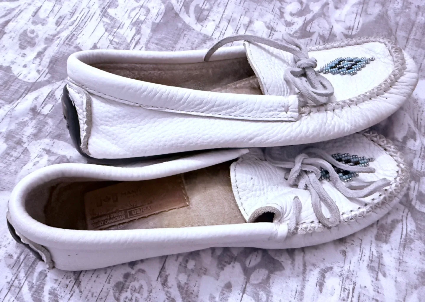 Manitobah Mukluks Moccasins - L6/M4 image indicator(4)