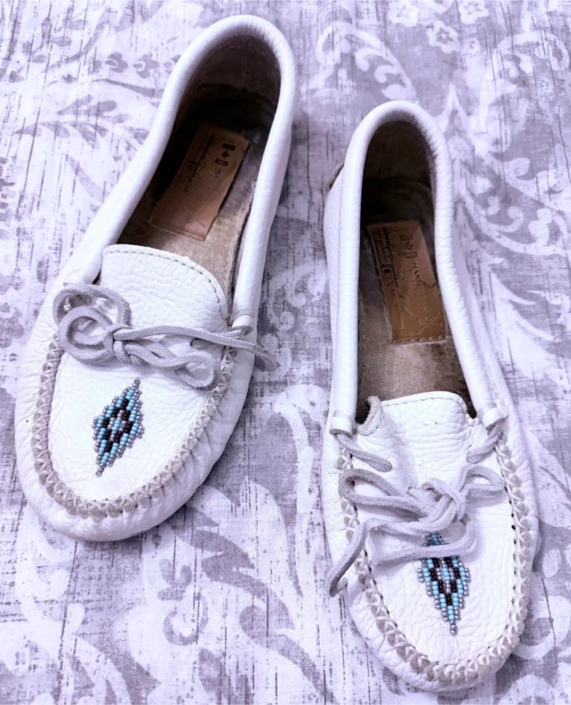 Manitobah Mukluks Moccasins - L6/M4 image indicator(2)