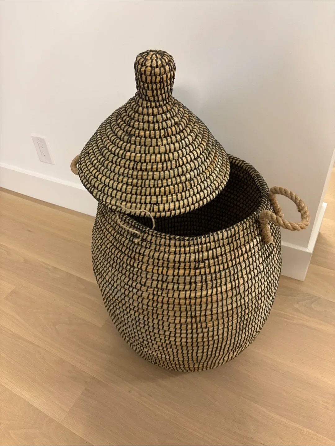 Large storage basket with lid image indicator(2)