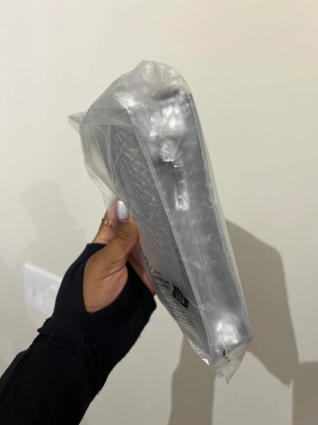 SHEIN Silver Croc Embossed Phone Bag image indicator(3)