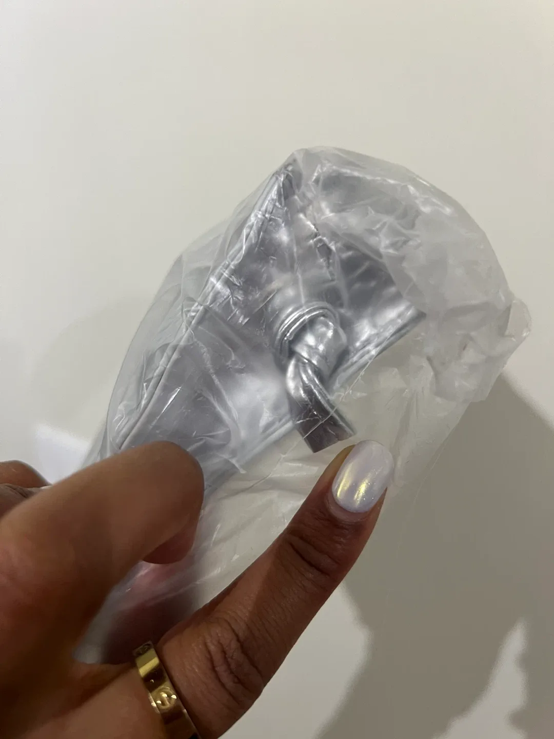 SHEIN Silver Croc Embossed Phone Bag image indicator(4)