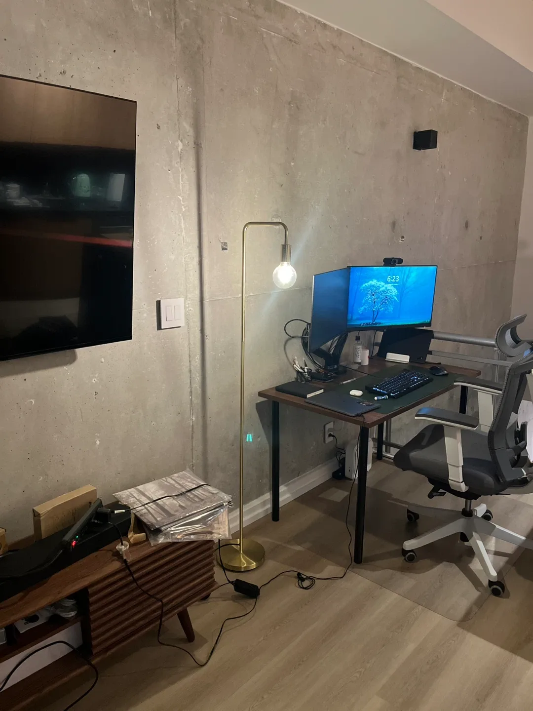 Article Beacon Brass Floor Lamp image indicator(2)