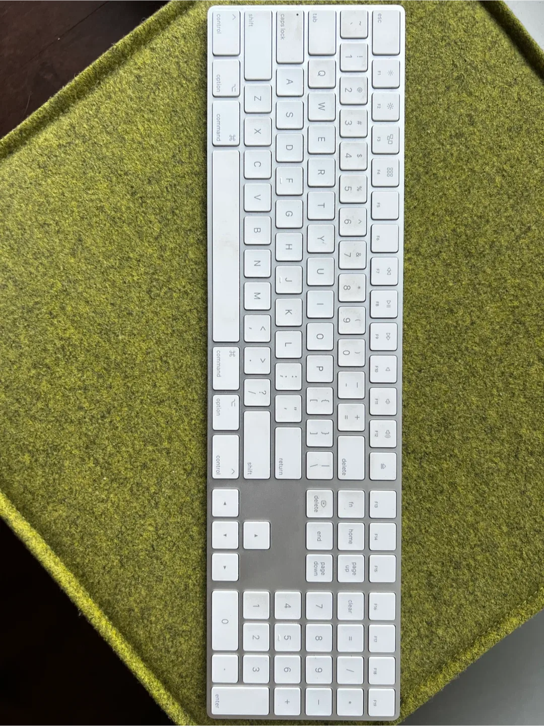 Apple Magic Keyboard with Numeric Keypad thumbnail