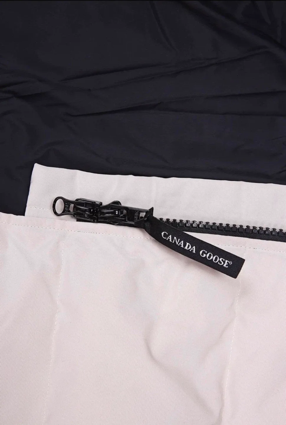 Canada Goose Padded Down Coat - Size xl and 2xl image indicator(6)