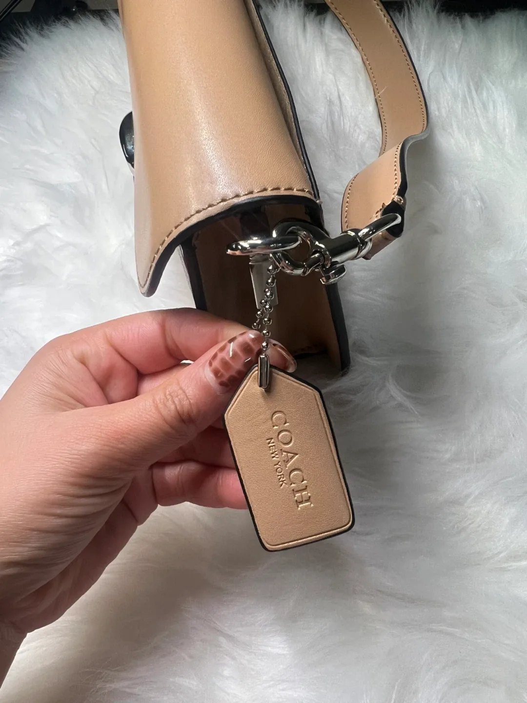 Coach Tabby 26 Shoulder Bag image indicator(3)