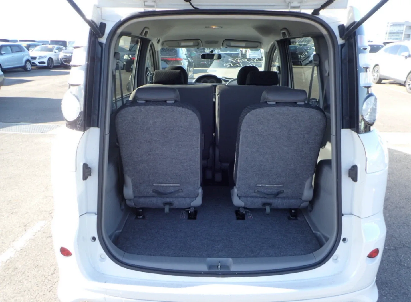 7 Seats Toyota Sienta (✅Very Clean, No Car Accidents) image indicator(8)