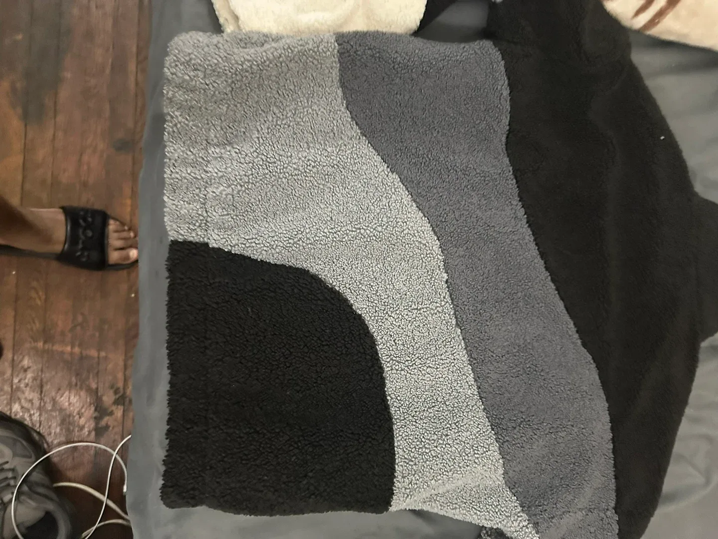 Teddy Fleece Jacket - Black & Gray image indicator(6)