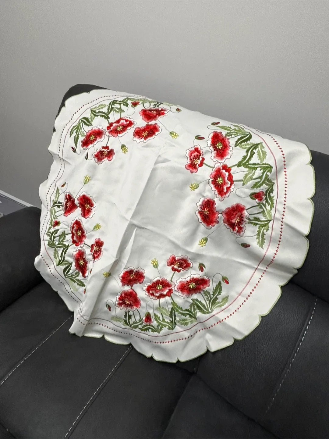 Assorted Decorative Tablecloths image indicator(4)