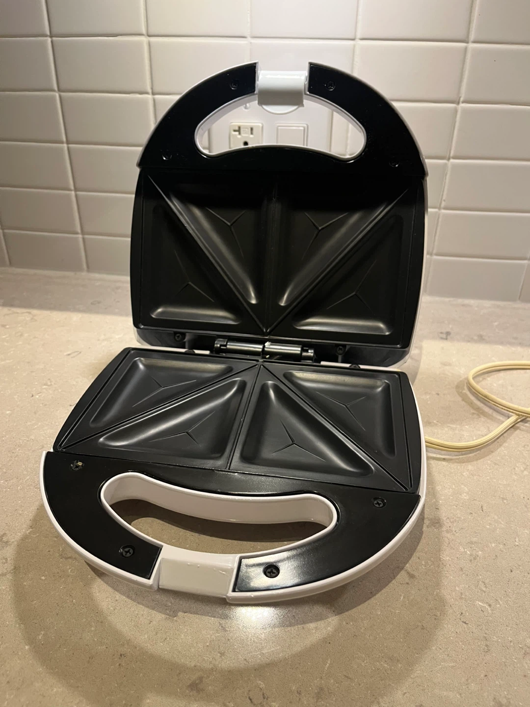 Betty Crocker Sandwich Maker - photo 2