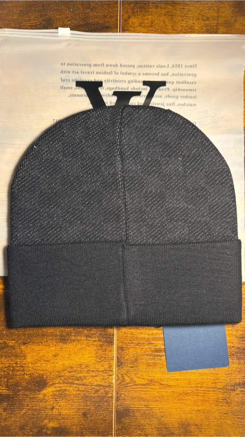 Brand new lv beanie black and grey image indicator(3)