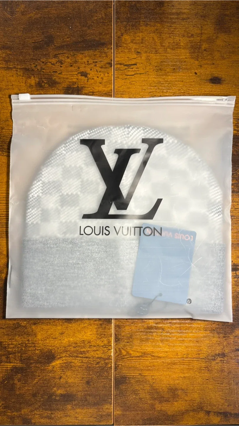 Brand new lv beanie black and grey image indicator(7)