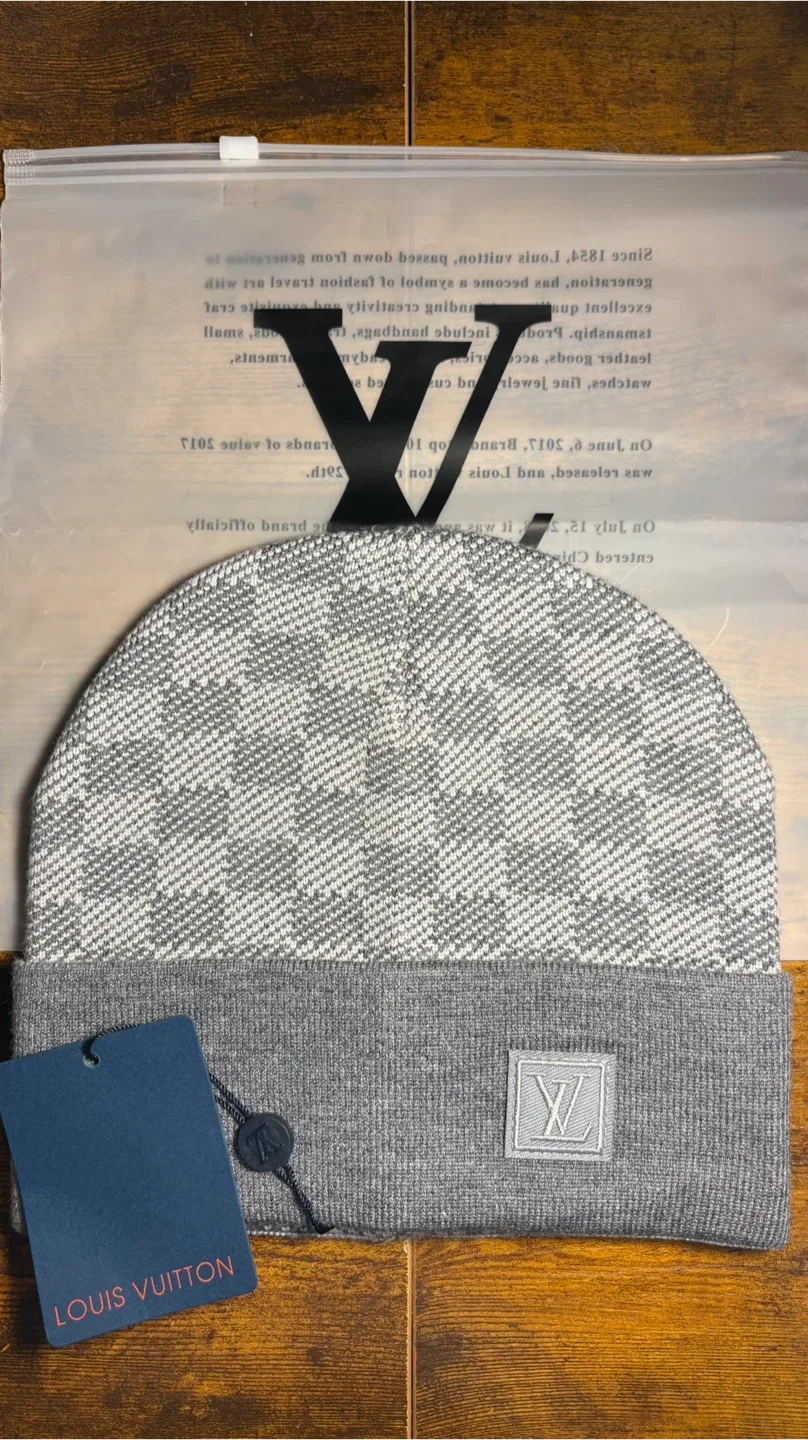 Brand new lv beanie black and grey image indicator(5)