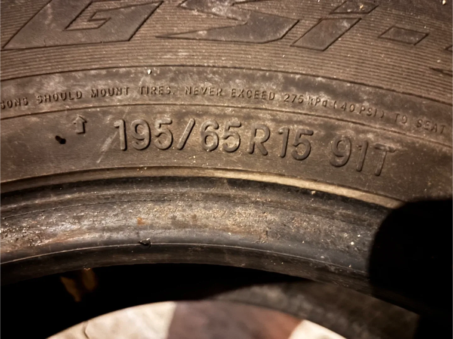 4 pneus d’hiver Toyo Observe 195/65R15 – bon pour 1 hiver – 60$ image indicator(3)