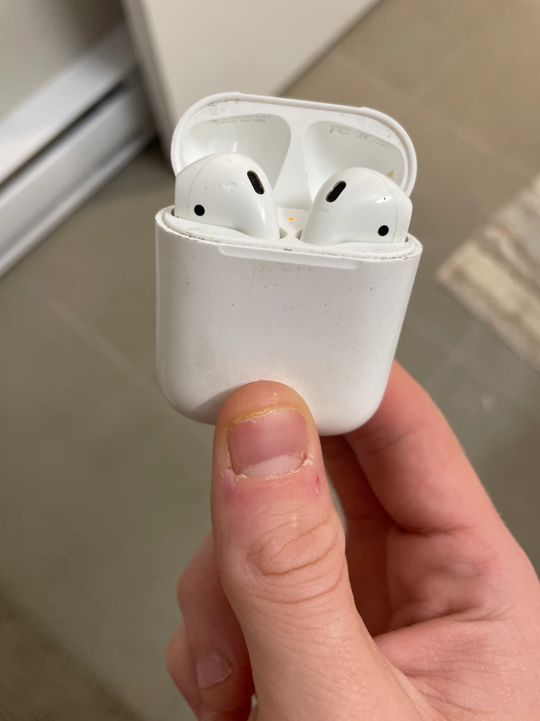 Apple AirPods (2nd generation)