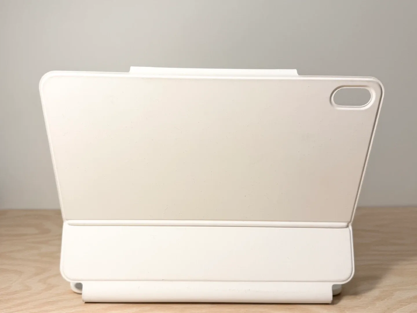 ESR Rebound Magnetic Keyboard Case - iPad Air image indicator(4)