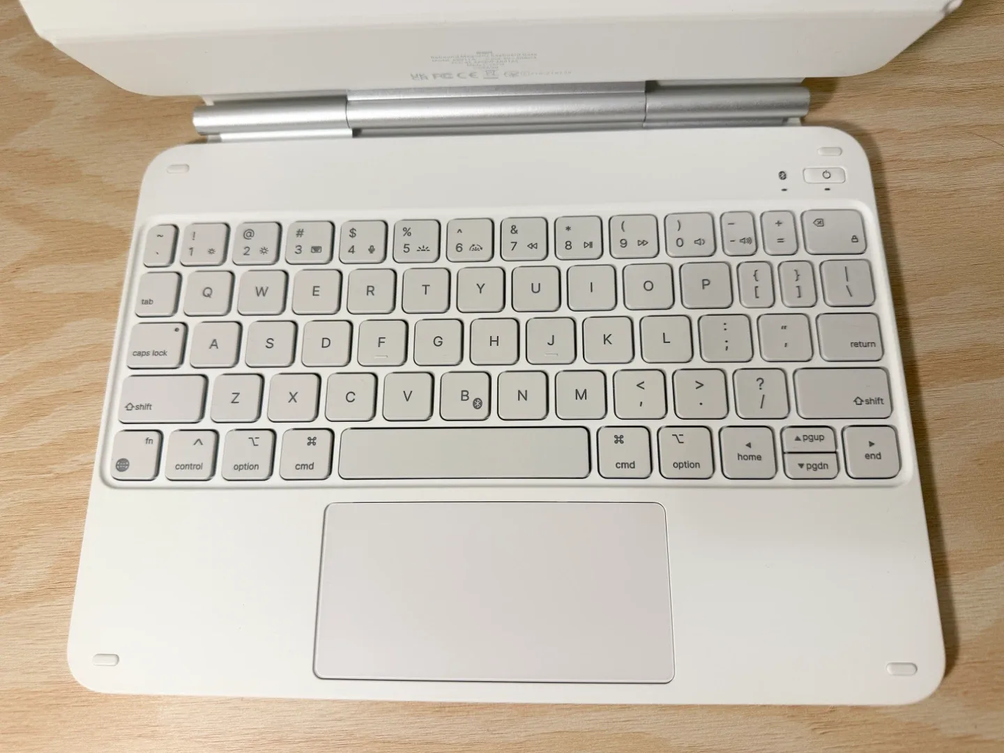 ESR Rebound Magnetic Keyboard Case - iPad Air image indicator(2)