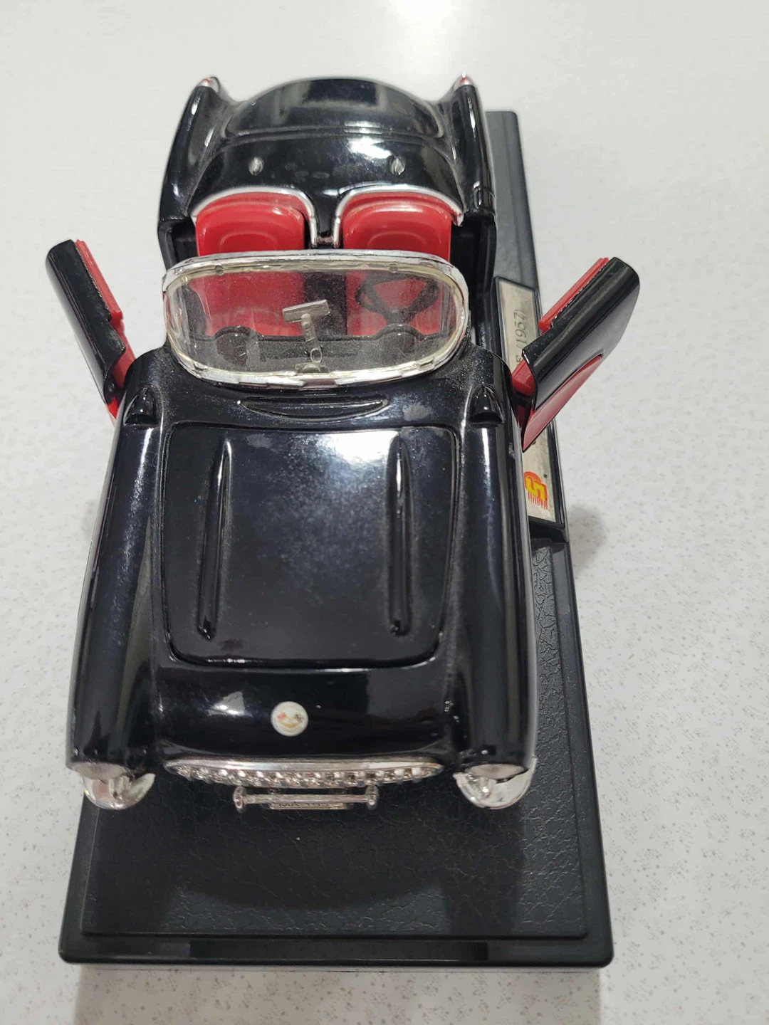 1957 Chevrolet Corvette Diecast Model Car - photo 4