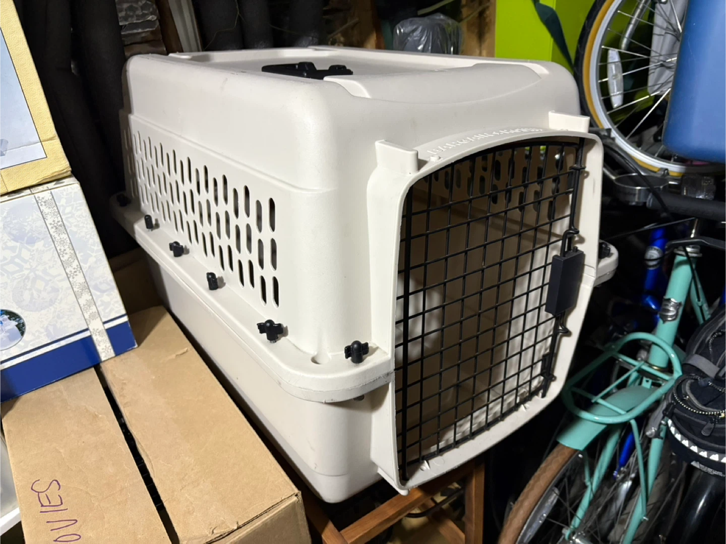 Bargain Hound Pet Carrier/Kennel 🥕