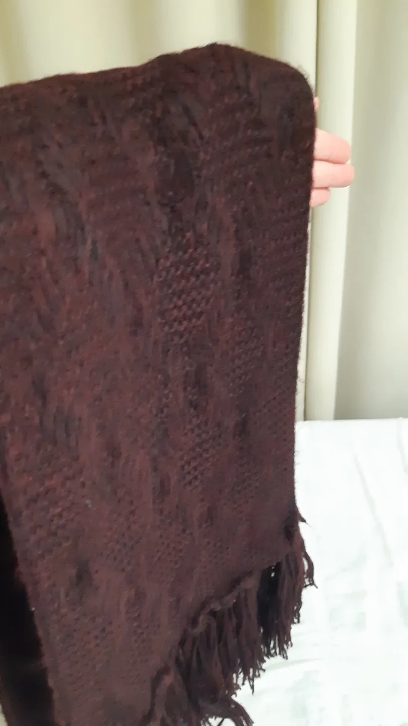 Burgandy Long Winter Scarf with Tag image indicator(2)