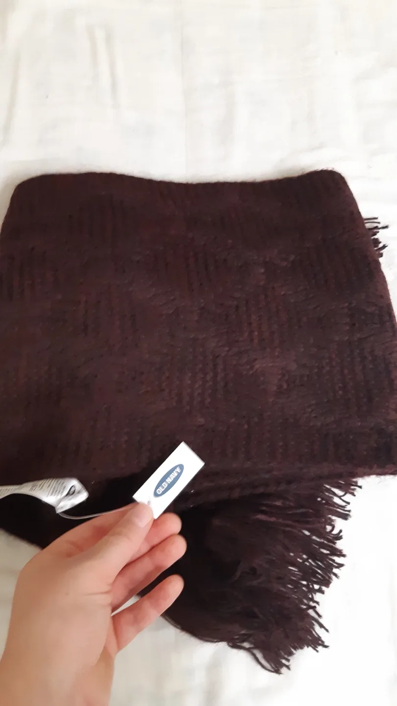 Burgandy Long Winter Scarf with Tag image indicator(3)