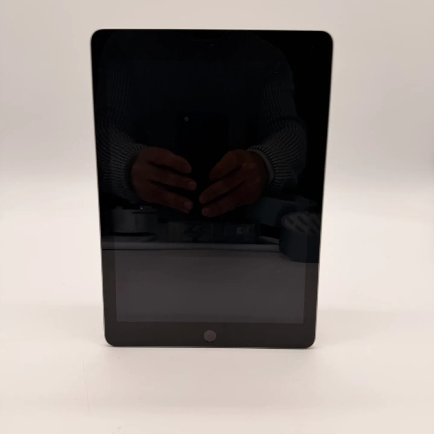 Apple iPad 6th Gen 128GB thumbnail