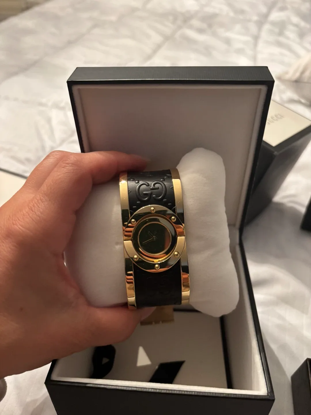 Gucci G-Timeless Bee Cuff Watch - Gold & Black image indicator(2)