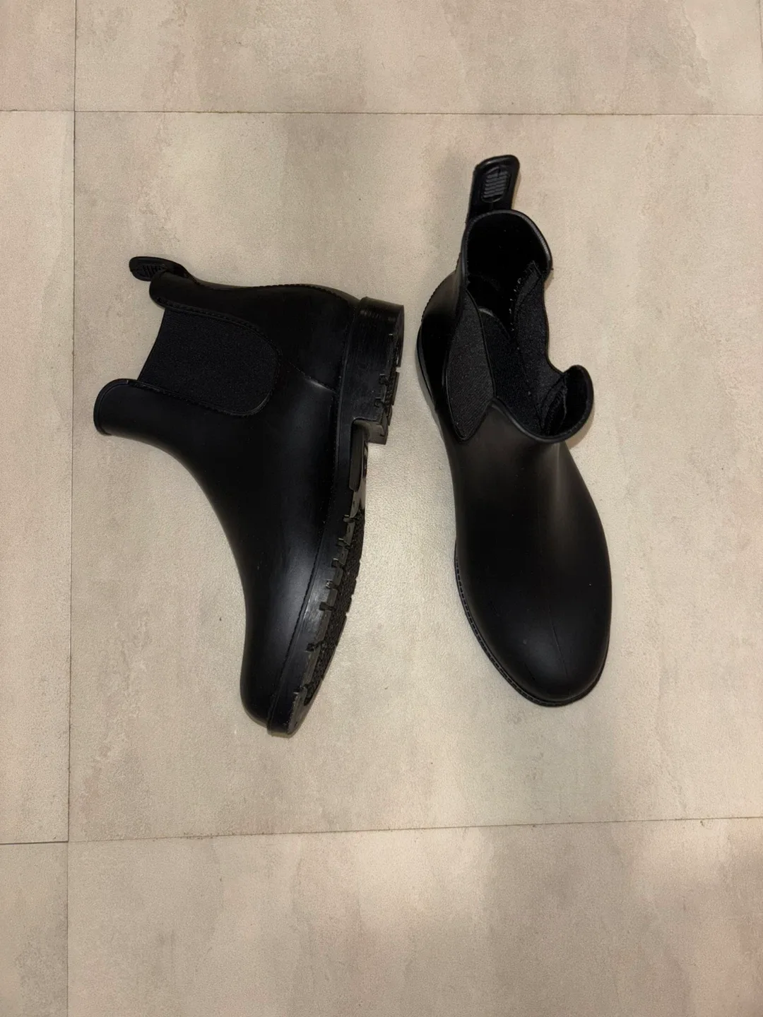 Black Rain Boots Size 7.5 image indicator(3)