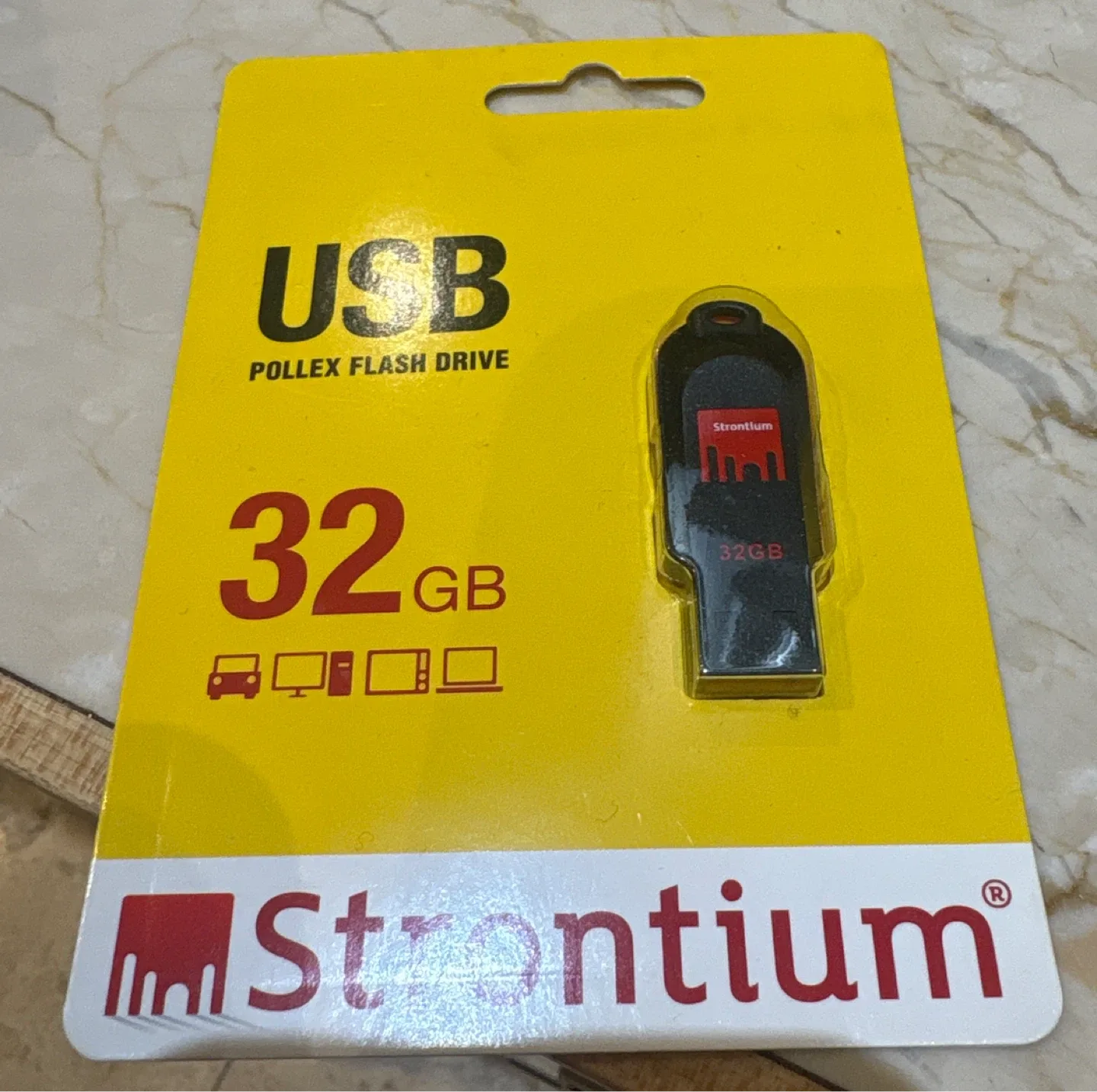 Strontium Pollex 32GB USB Flash Drive - New! thumbnail