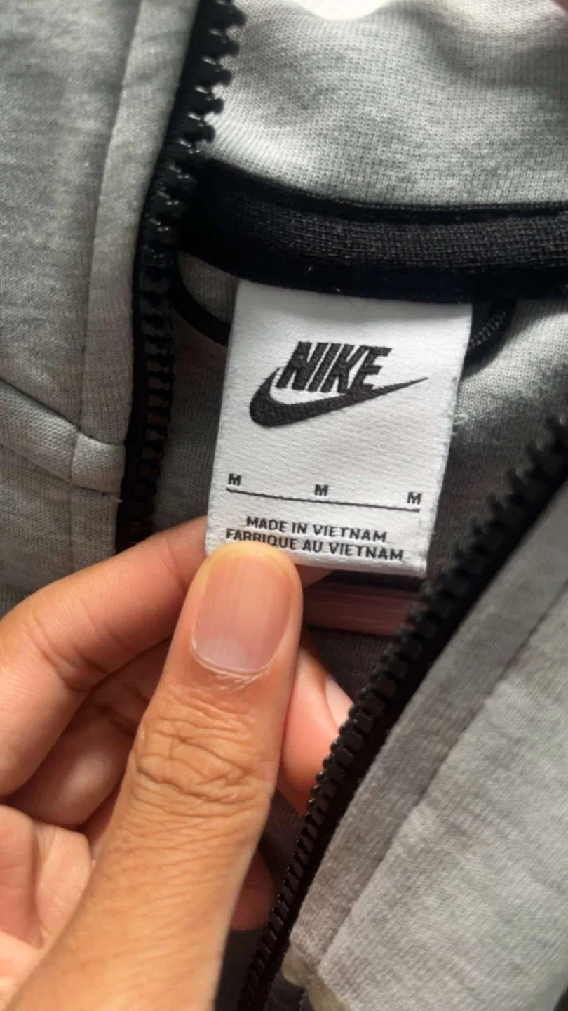 Nike Tech Fleece Hoodie - Size M image indicator(3)