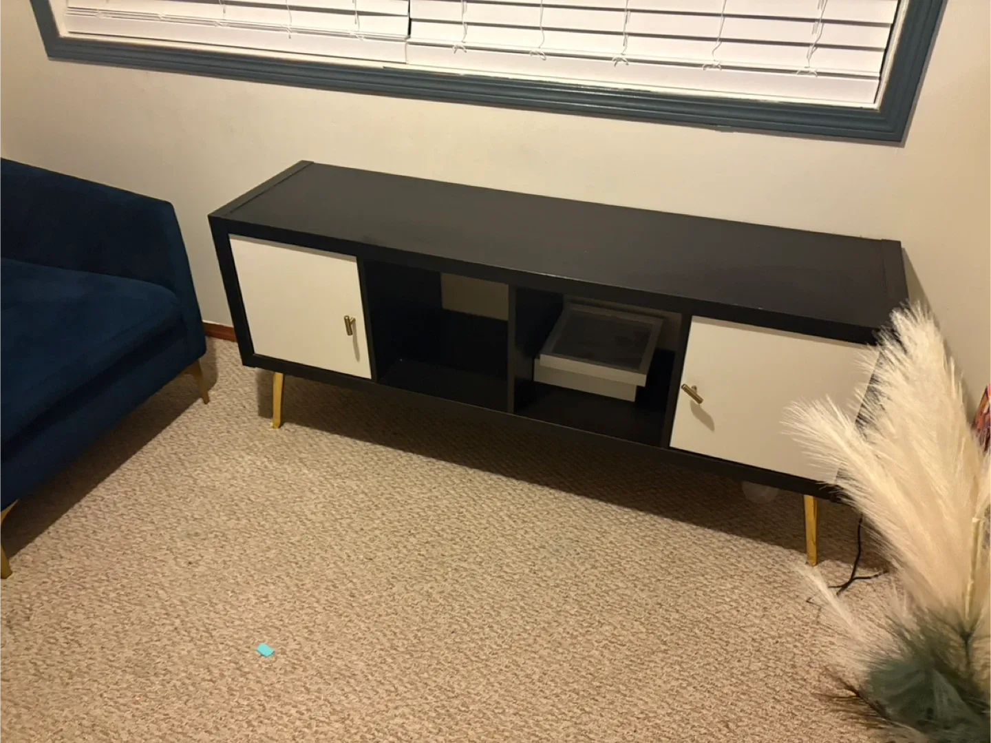 Black & White TV Stand image indicator(3)