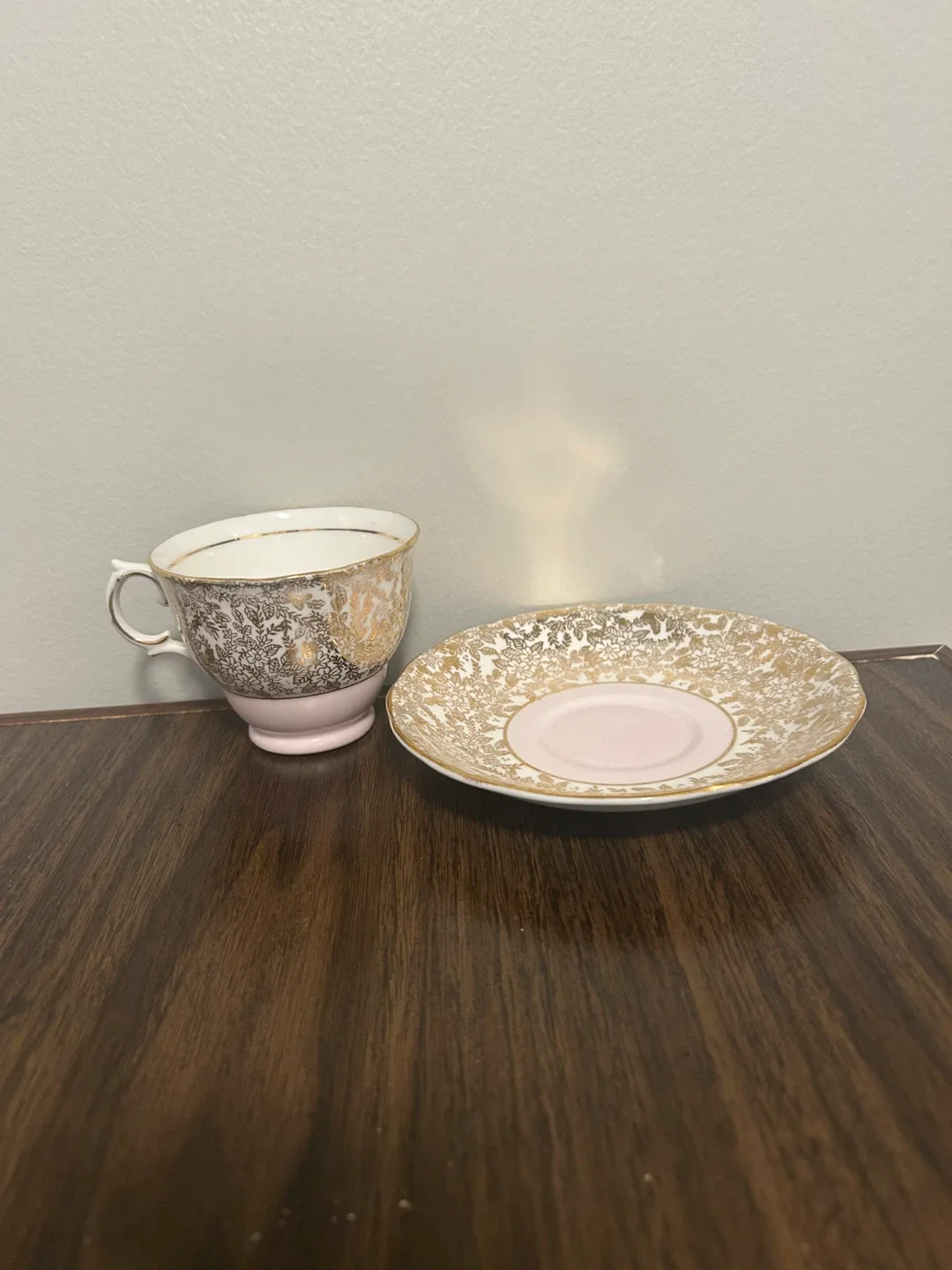 Colclough China Tea Cup and Saucer Set image indicator(3)