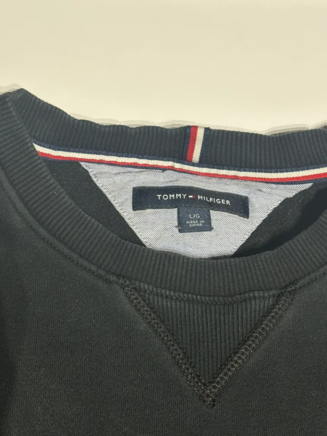 Tommy Hilfiger Black Sweatshirt - Size L image indicator(4)