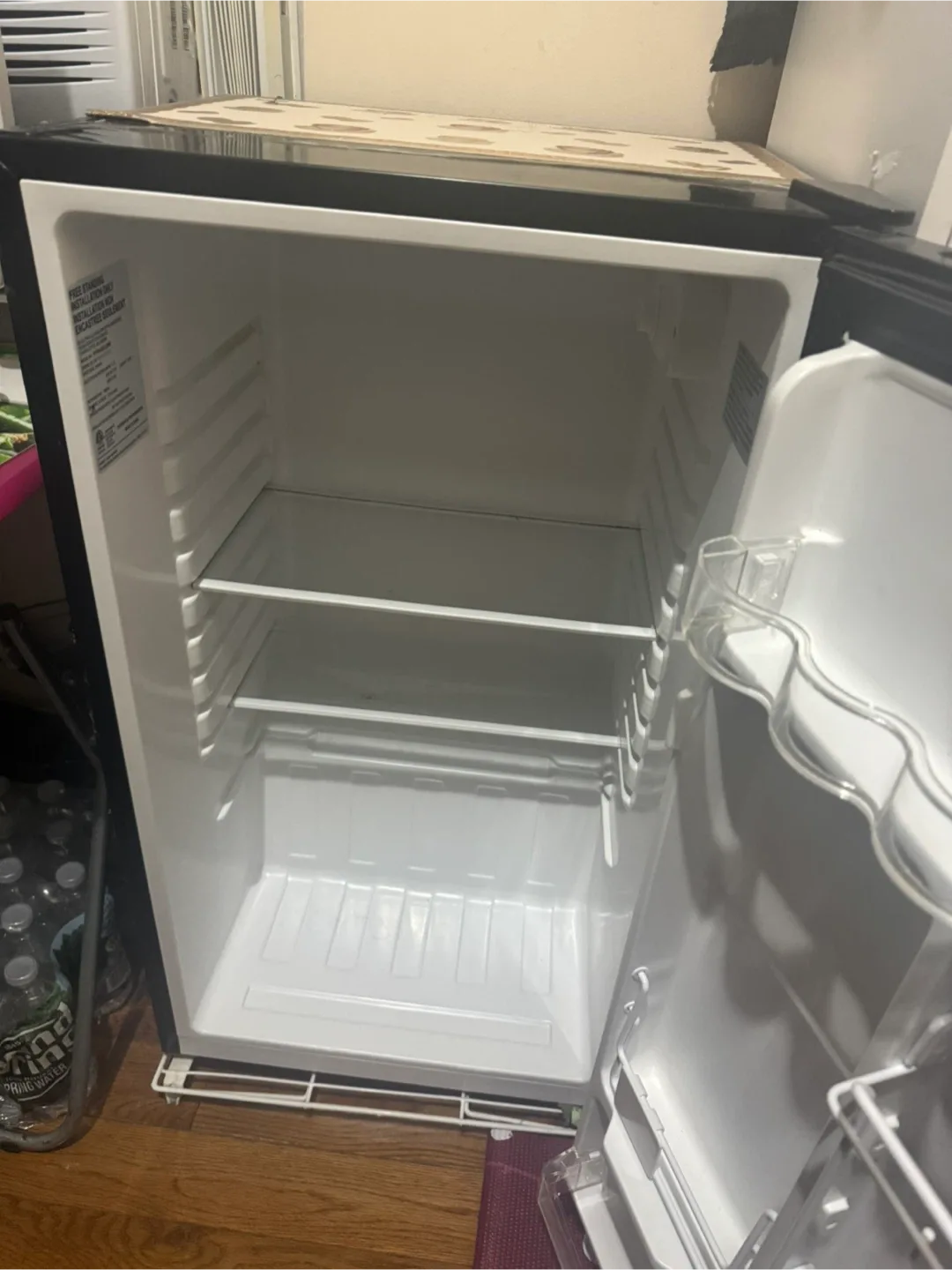 Frigidaire Compact Mini refrigerator image indicator(2)