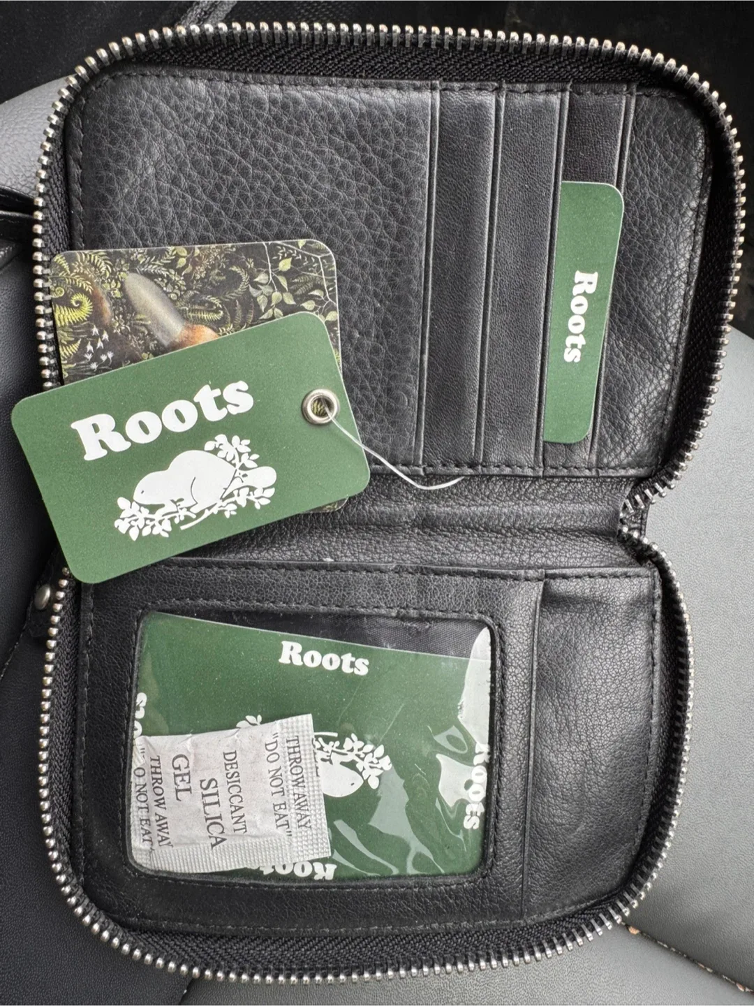 Roots Genuine Leather Wallet image indicator(3)
