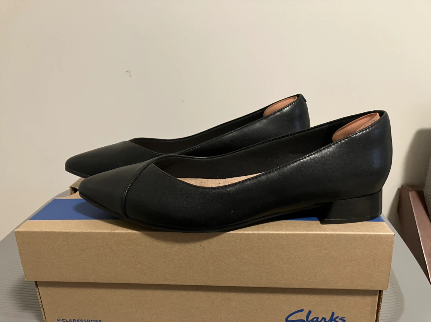 Clarks Black leather pointed-toe flats - Size 7.5 - photo 4