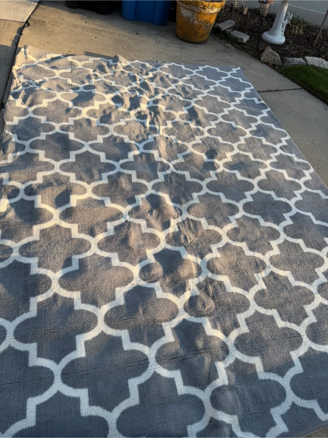 Gray & White Patterned Area Rug - photo 2