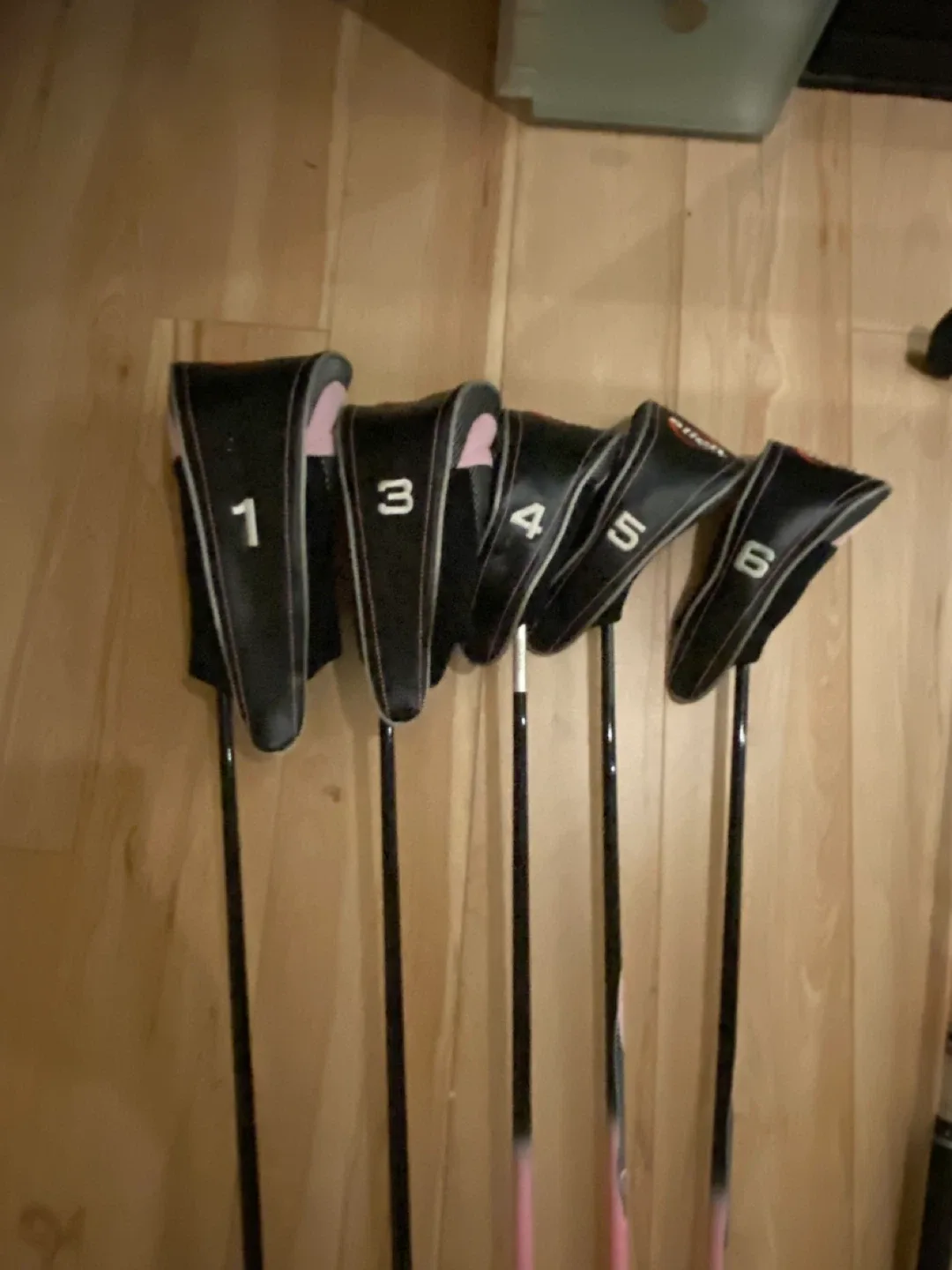 Alien Golf Clubs Set with Bag image indicator(5)