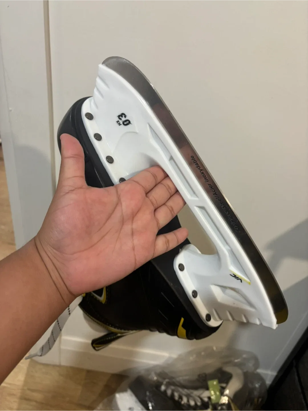 Vic Hockey Skates - Size 9 image indicator(3)