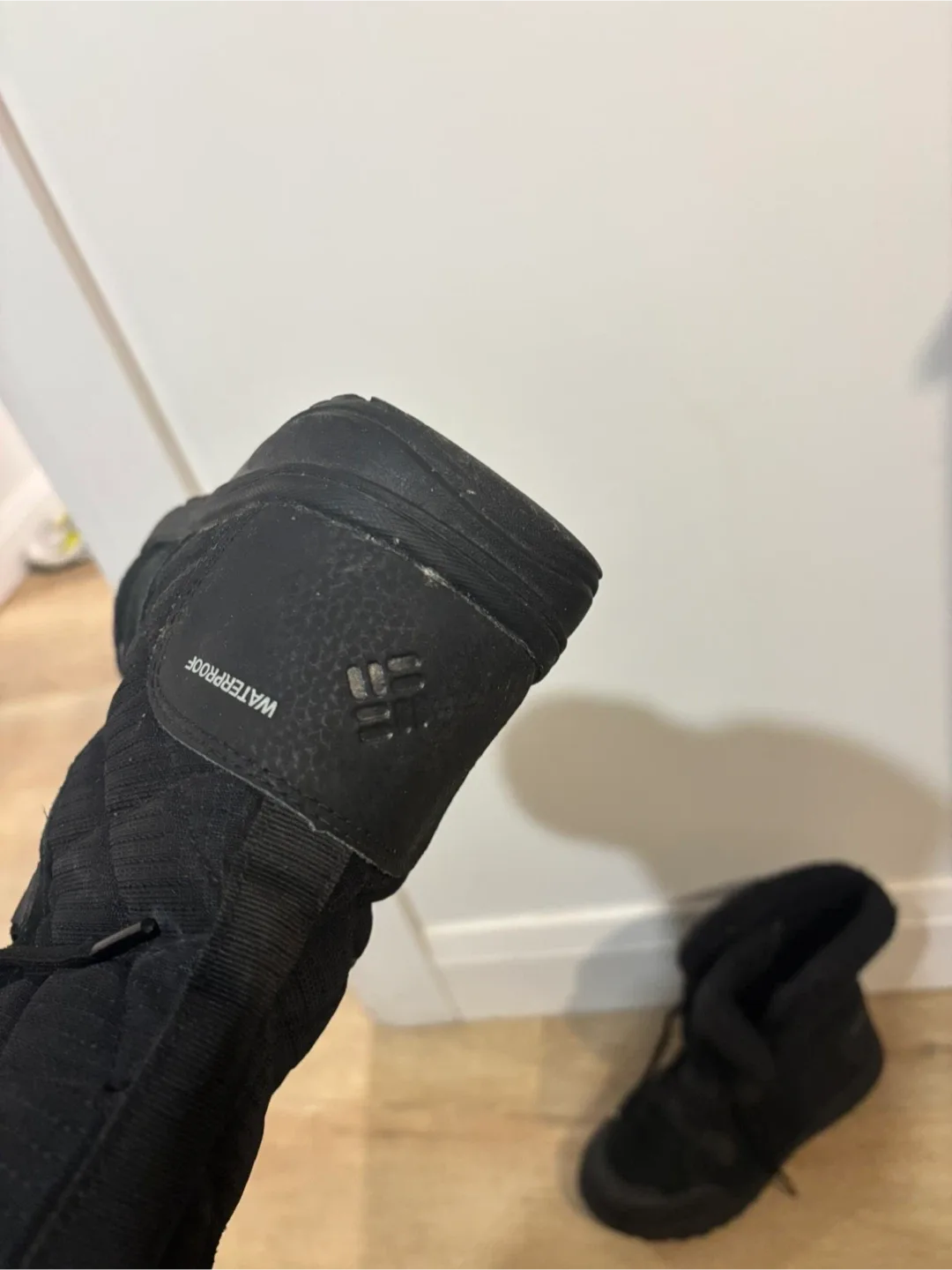 Columbia Women's BL1591-011 Winter Boots - Size 6.5 image indicator(4)