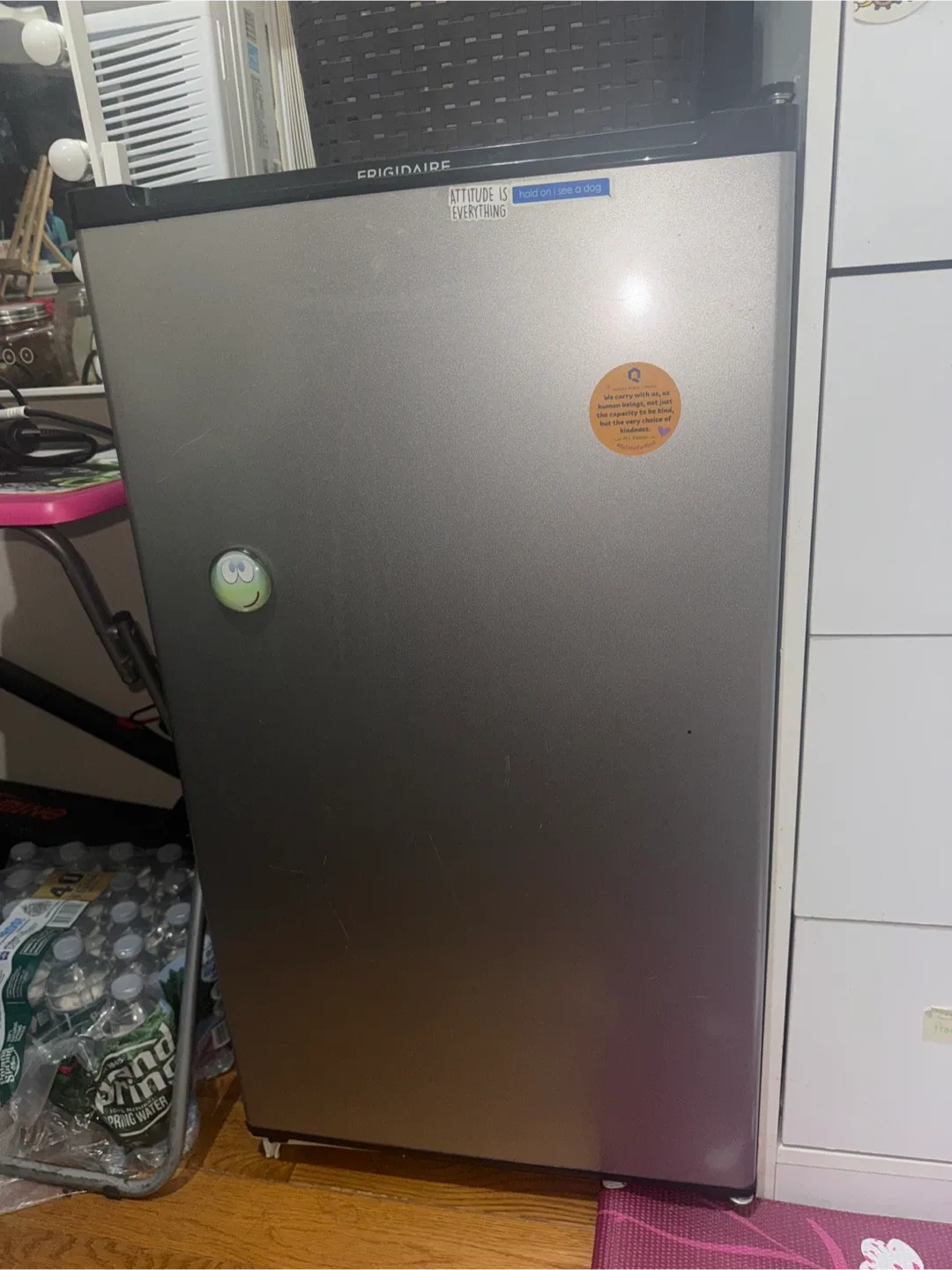 Frigidaire Compact Mini refrigerator image indicator(3)