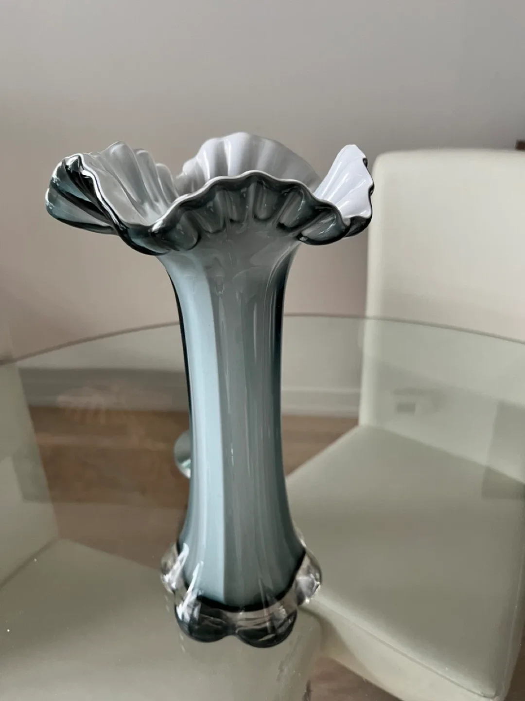 Grey Glass Vase & white vase image indicator(3)