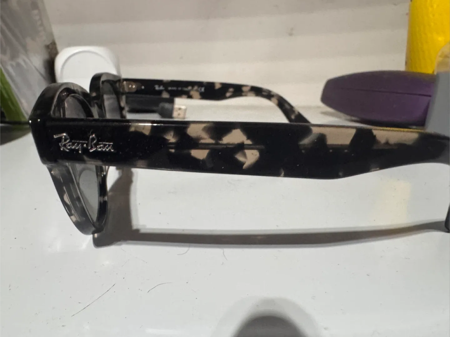 Ray-Ban Sunglasses image indicator(2)